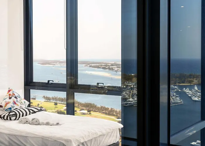 Breathtaking Ocean View Apt In Southport